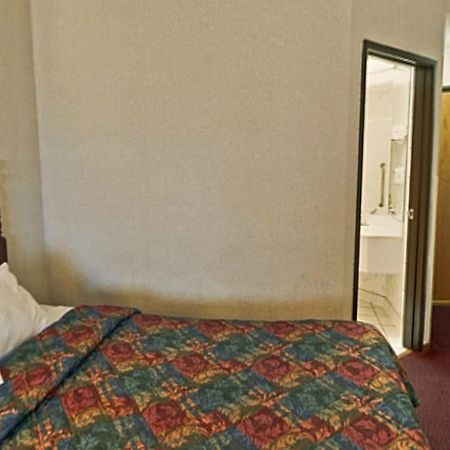 Americas Best Value Inn Вокіган Екстер'єр фото