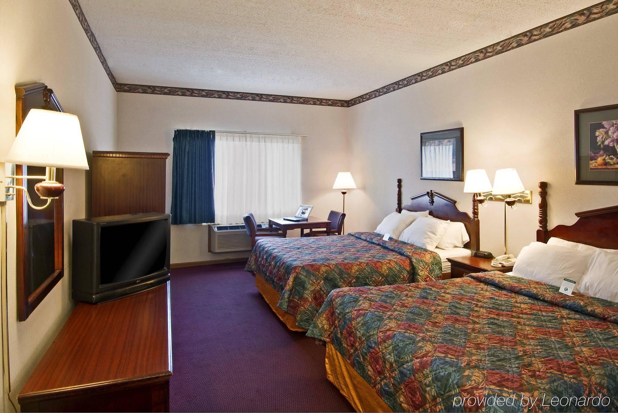 Americas Best Value Inn Вокіган Екстер'єр фото