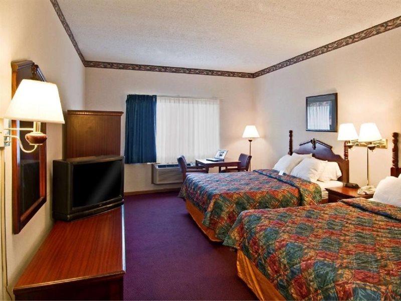 Americas Best Value Inn Вокіган Екстер'єр фото