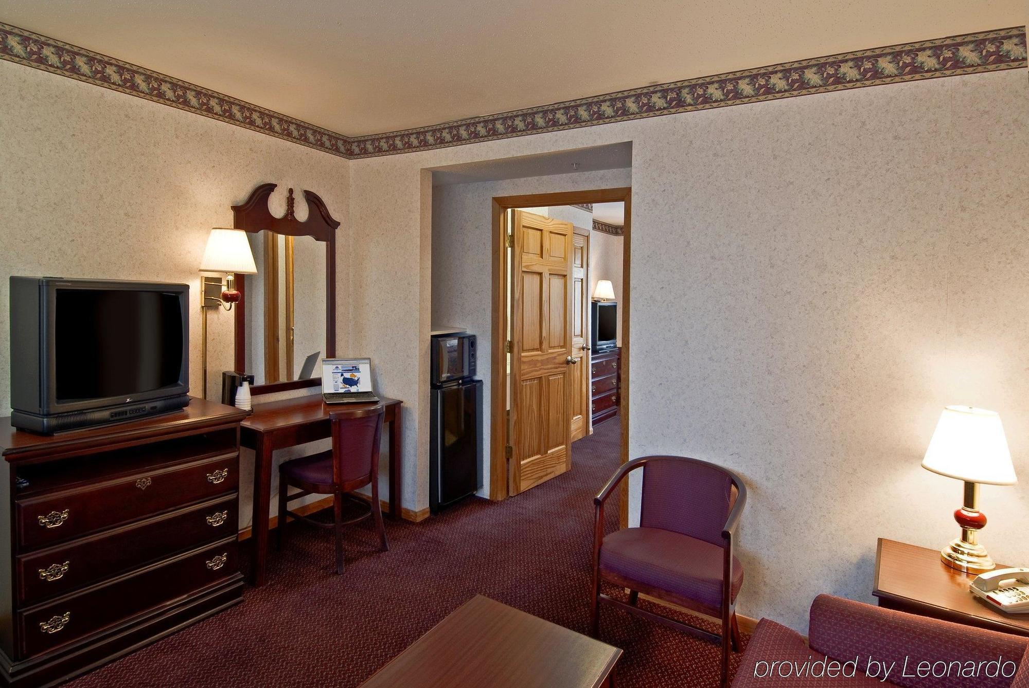 Americas Best Value Inn Вокіган Номер фото