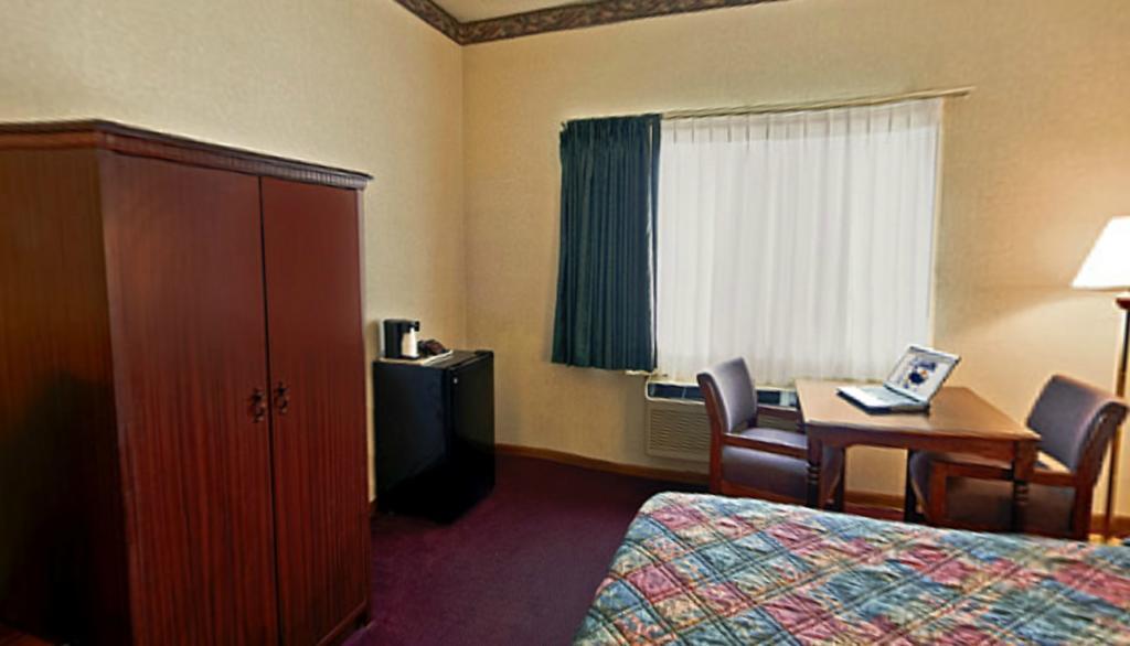 Americas Best Value Inn Вокіган Екстер'єр фото