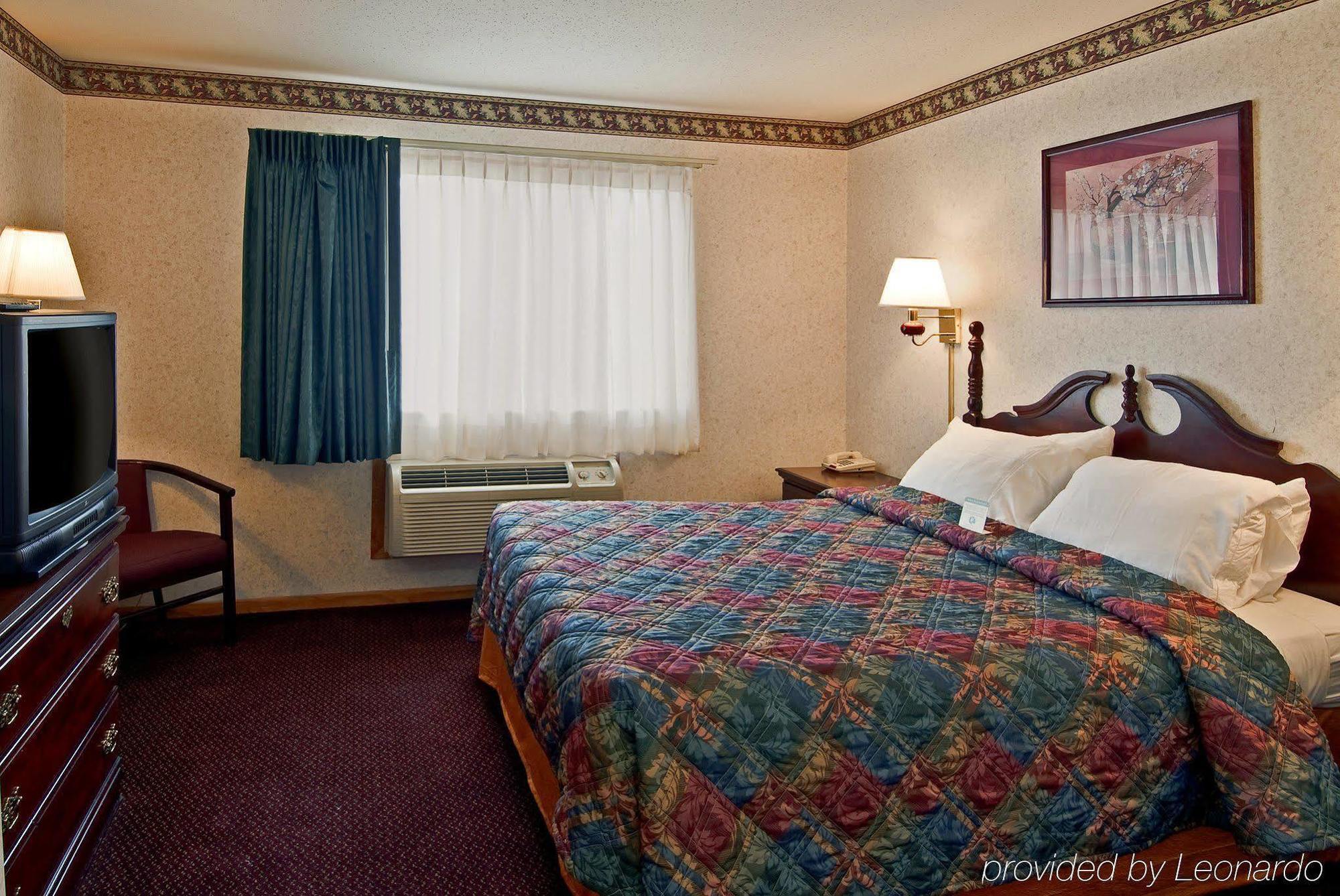 Americas Best Value Inn Вокіган Номер фото