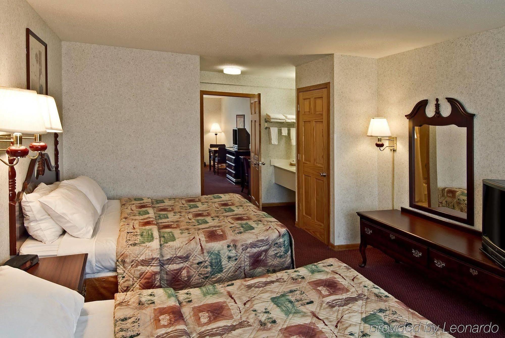 Americas Best Value Inn Вокіган Номер фото